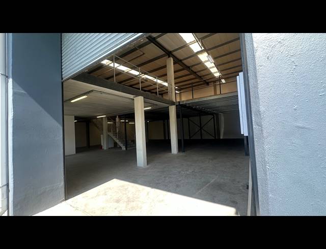 572M² MINI FACTORY TO LET IN STIKLAND INDUSTRIAL